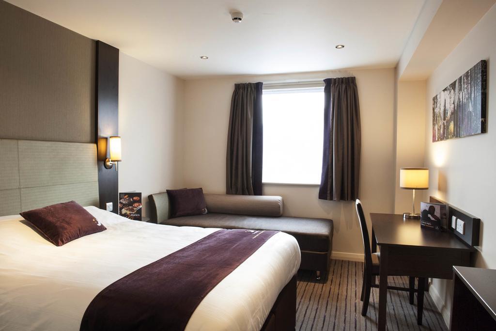 Premier Inn Fort William Exterior photo